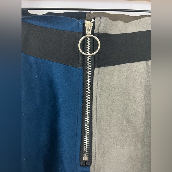 Box Pleated Color Block Skirt - Picture 5 of 6